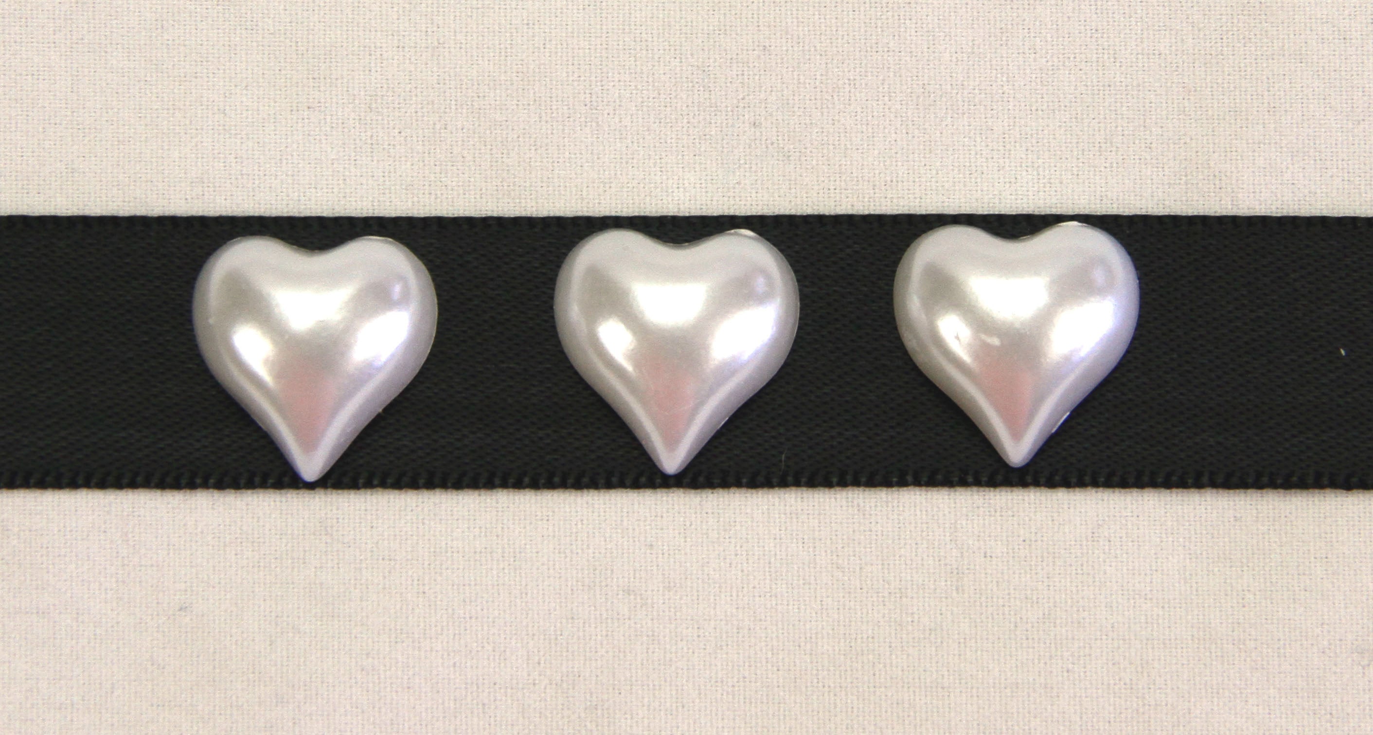 Pearl Hearts 1.5cm - White